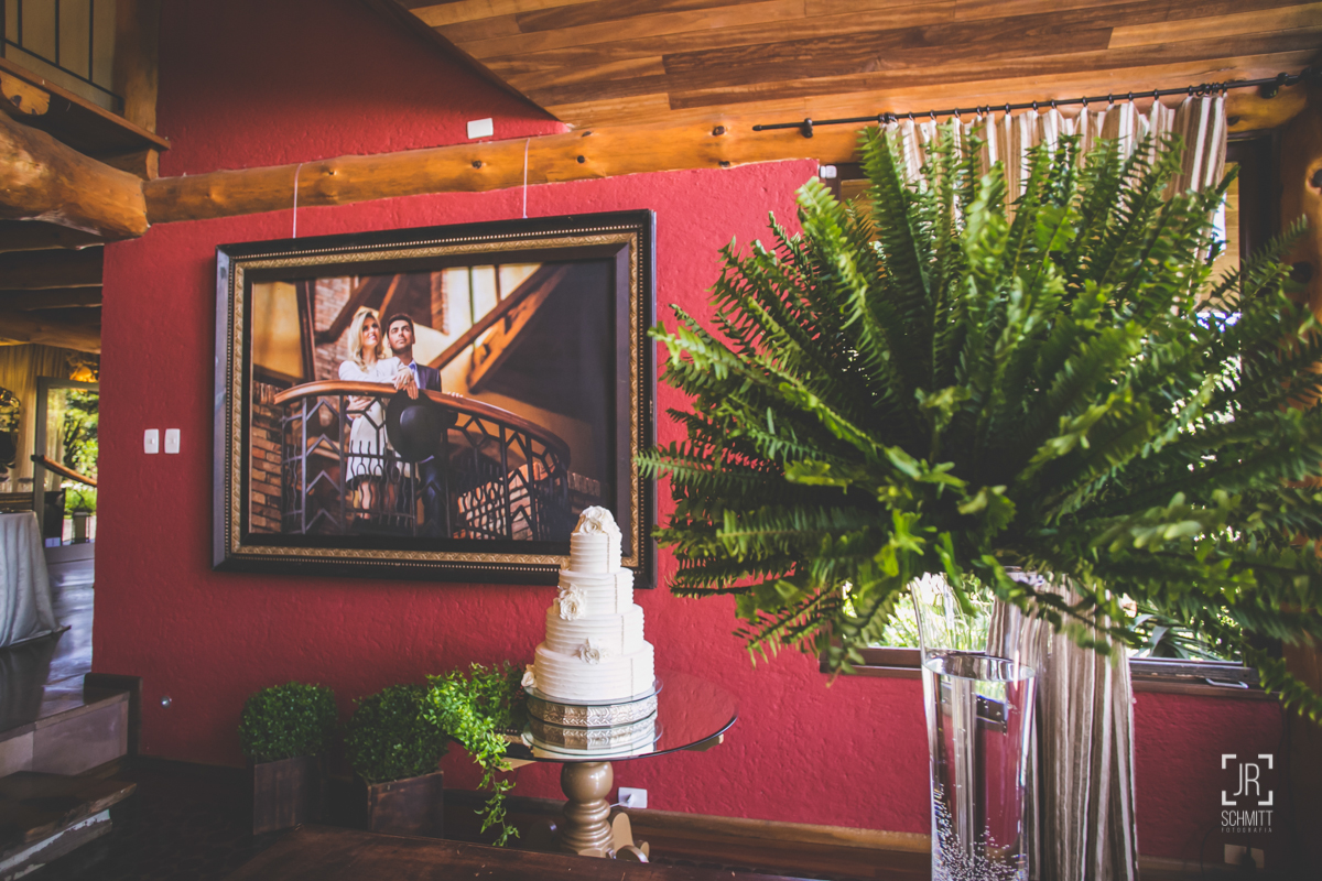 bolo dos noivos em um pelo casamento