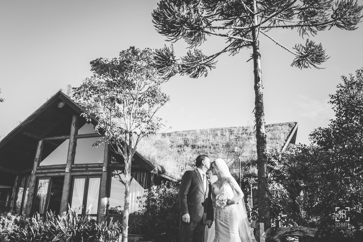 o beijo do pai da noiva minutos antes da entrada da noiva