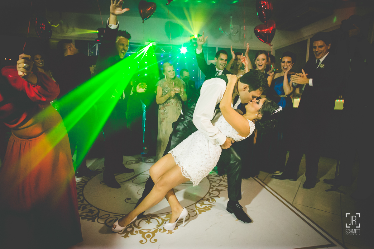 o grande beijo dos noivos - casamento