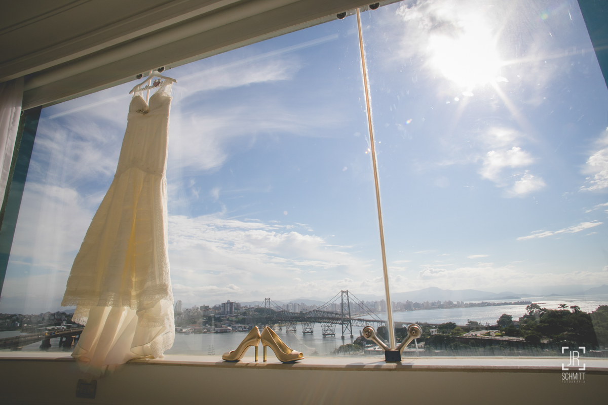 vestido da noiva com cabide personalizado