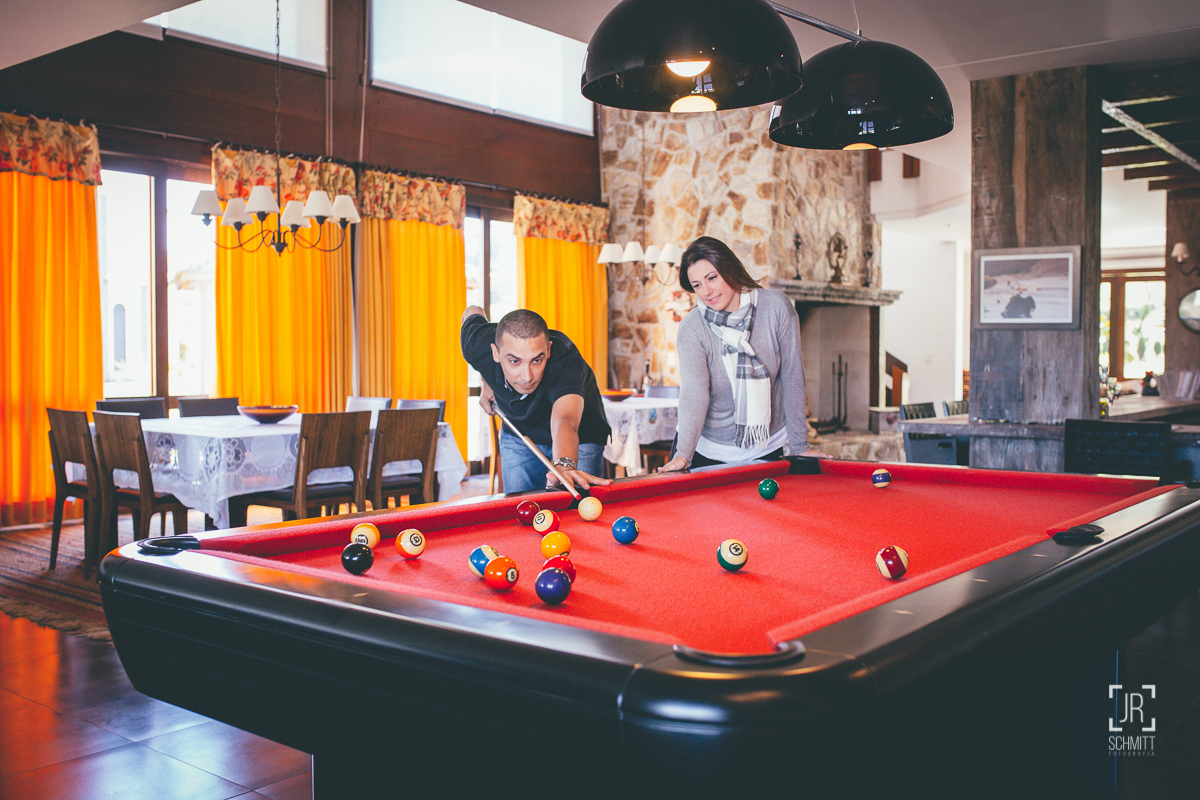 pre wedding noivos jogando sinuca