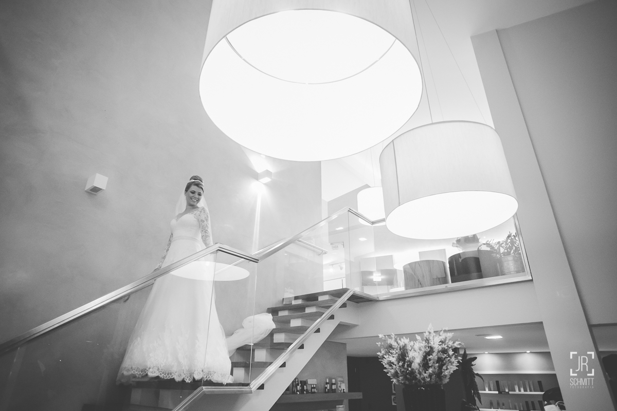 noiva descendo as escadas