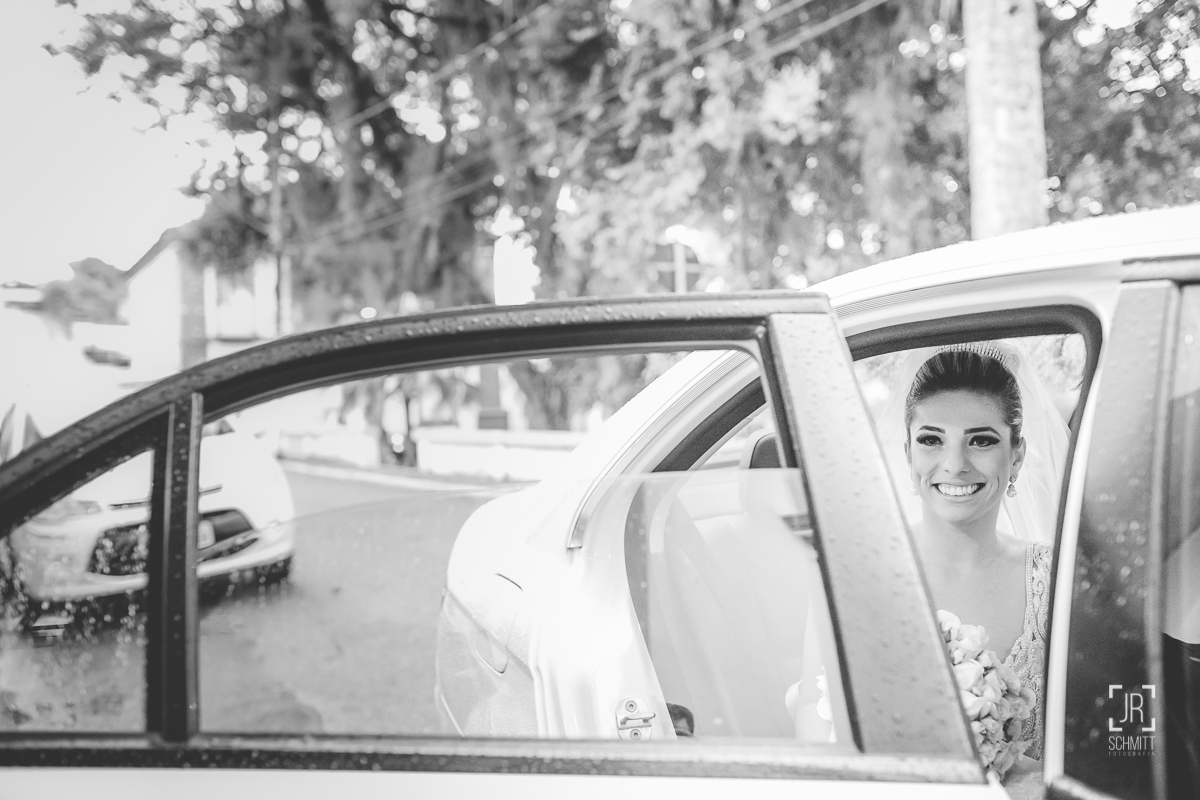 noiva chegando de mercedes