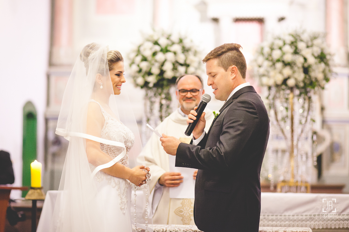 noivo lendo votos