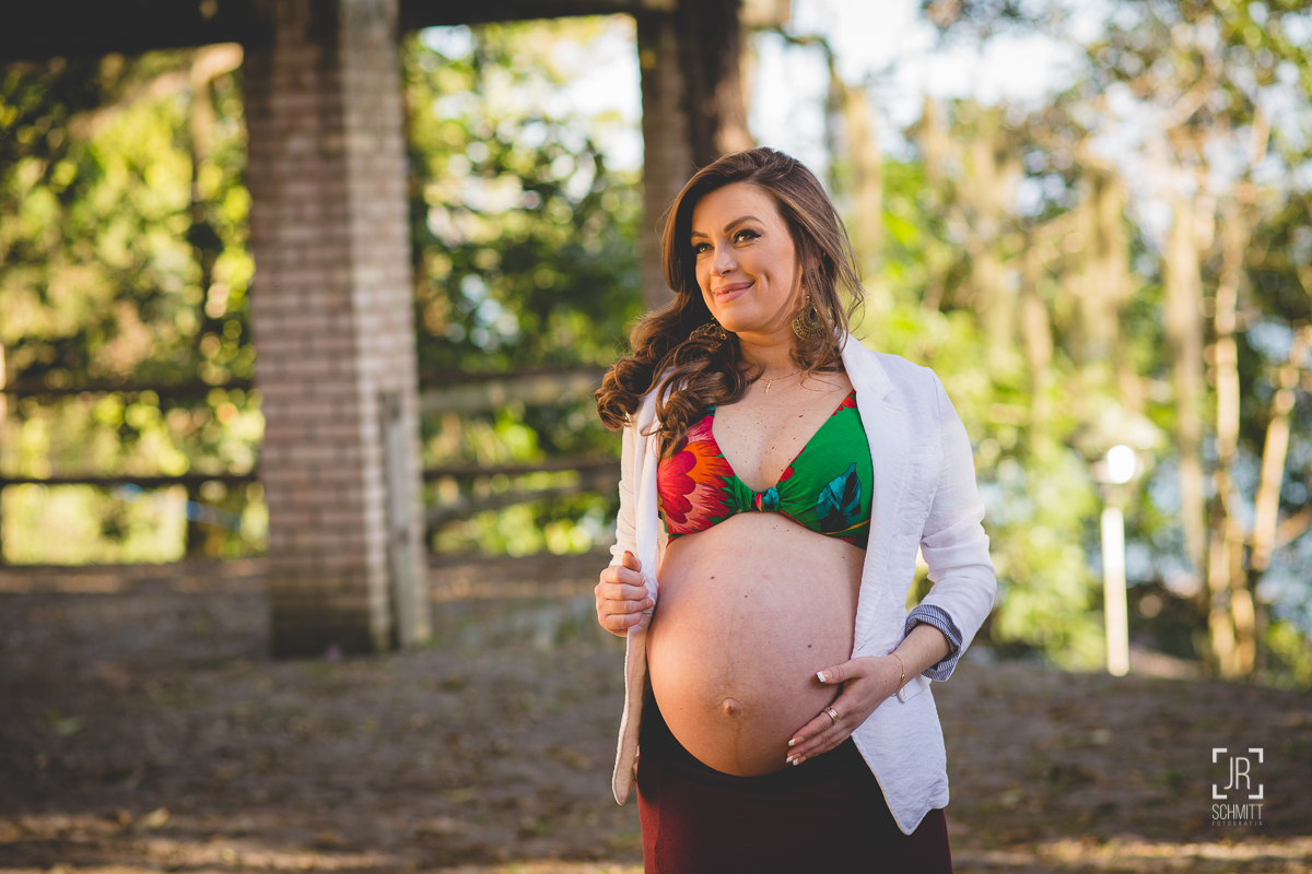 Gestante sorrinho luz dourada
