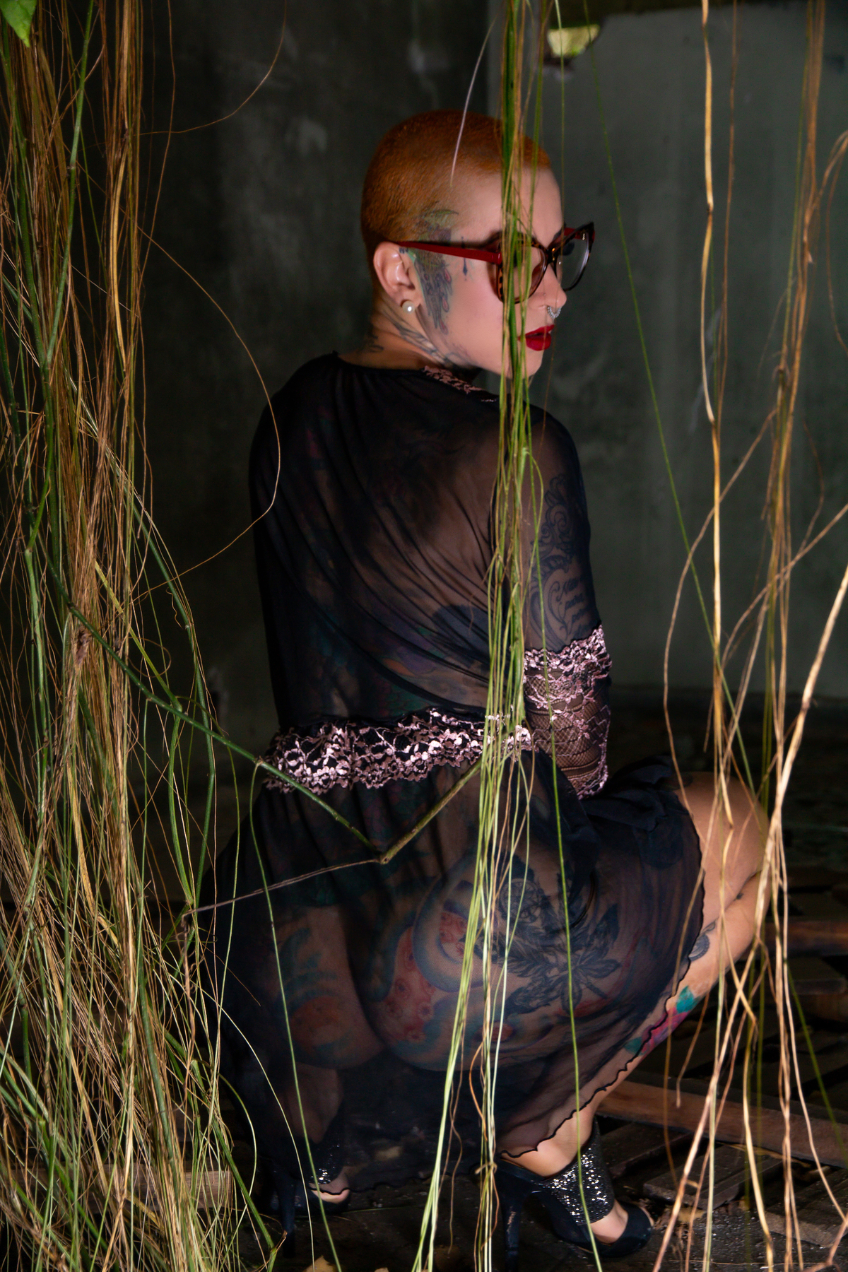 Ensaio sensual feito no antigo hospital mental de Sorocaba, com uma pegada rock misturado com dark 