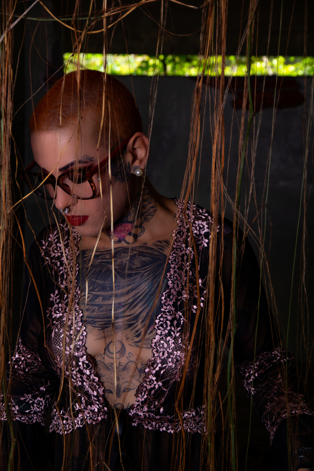 Ensaio sensual feito no antigo hospital mental de Sorocaba, com uma pegada rock misturado com dark 