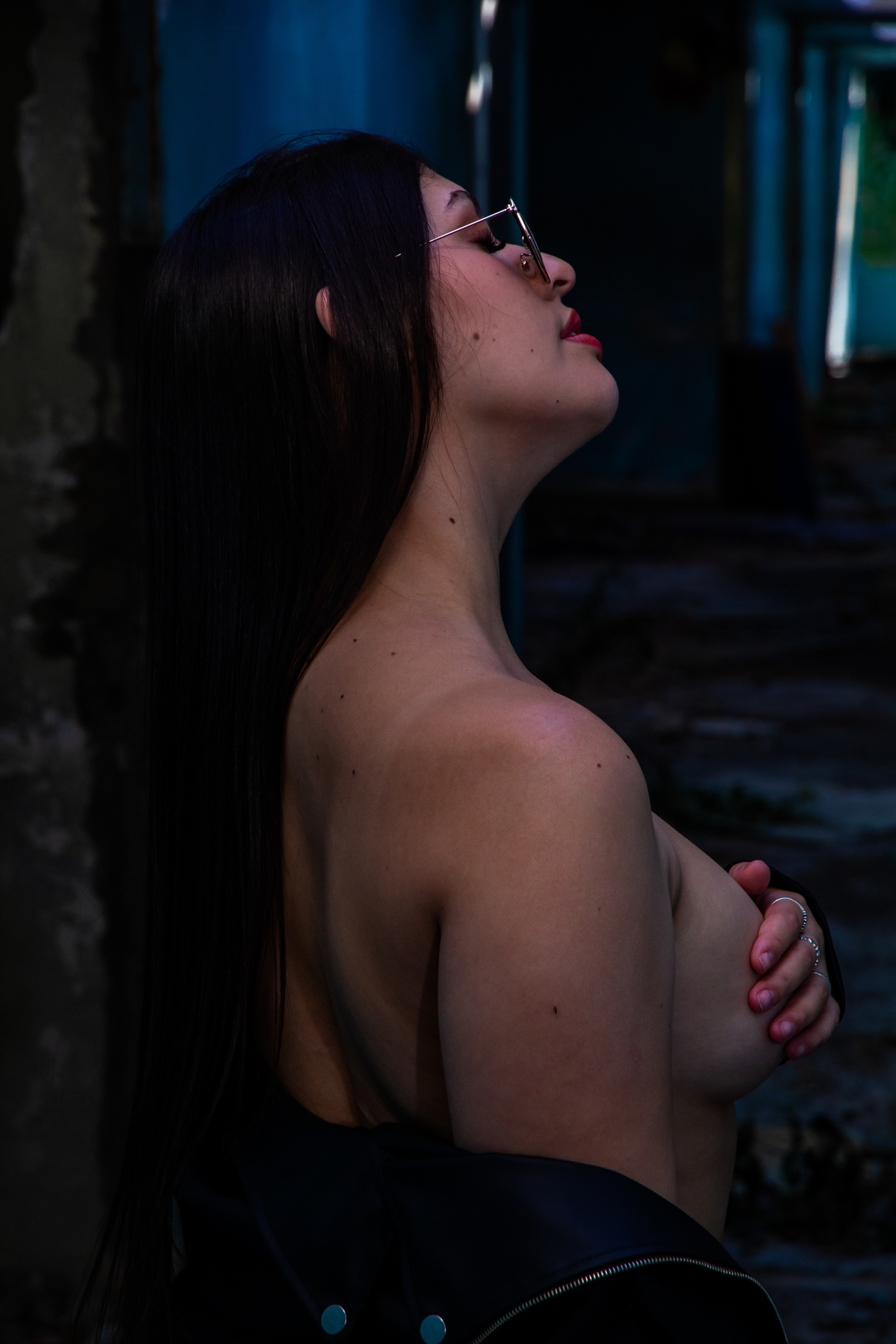 Ensaio sensual feito no antigo hospital mental de Sorocaba, com uma pegada rock misturado com dark 