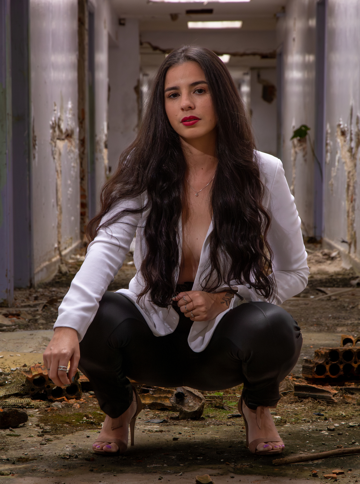 Ensaio sensual feito no antigo hospital mental de Sorocaba, com uma pegada rock misturado com dark 