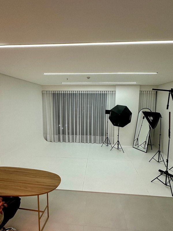 Sala de ensaio com fundo infinito
