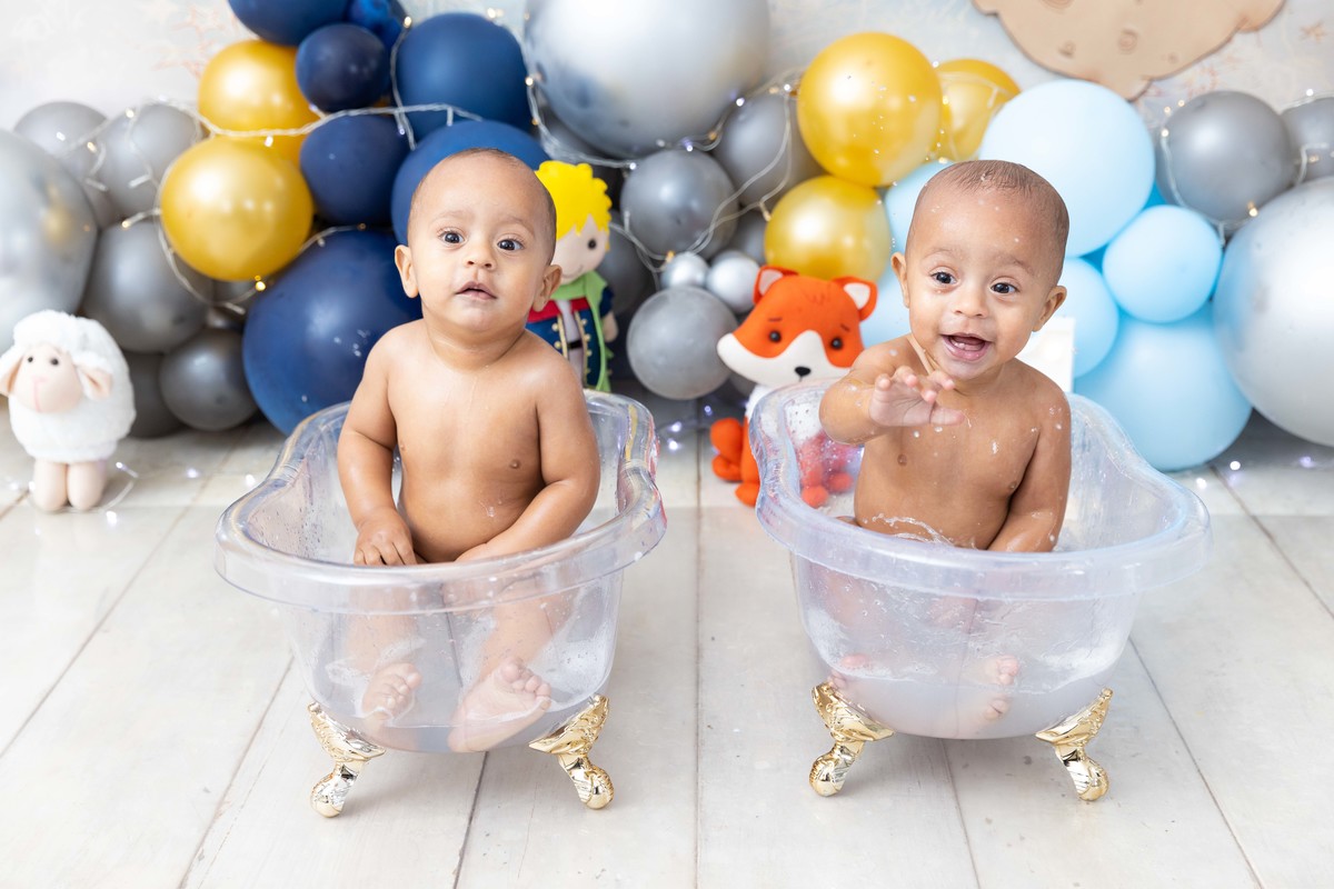 Smash the cake gêmeos no banho na bandeira - tema pequeno príncipe 