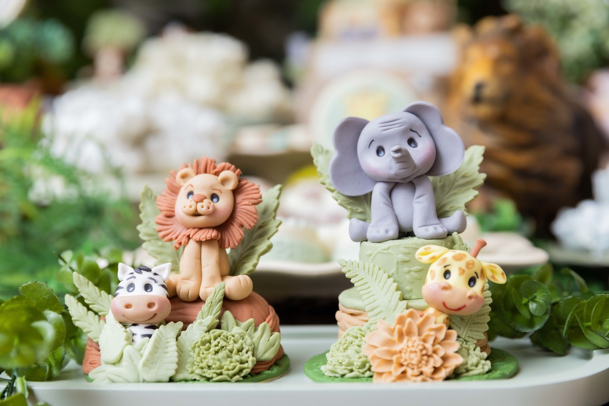 decoração bichinhos comestíveis tema safari mesa do bolo