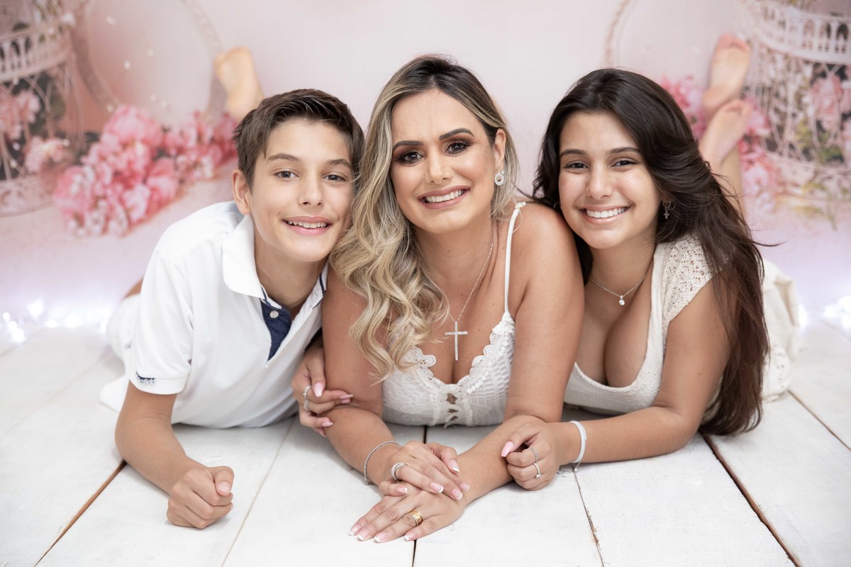 mae e filhos juntinhos