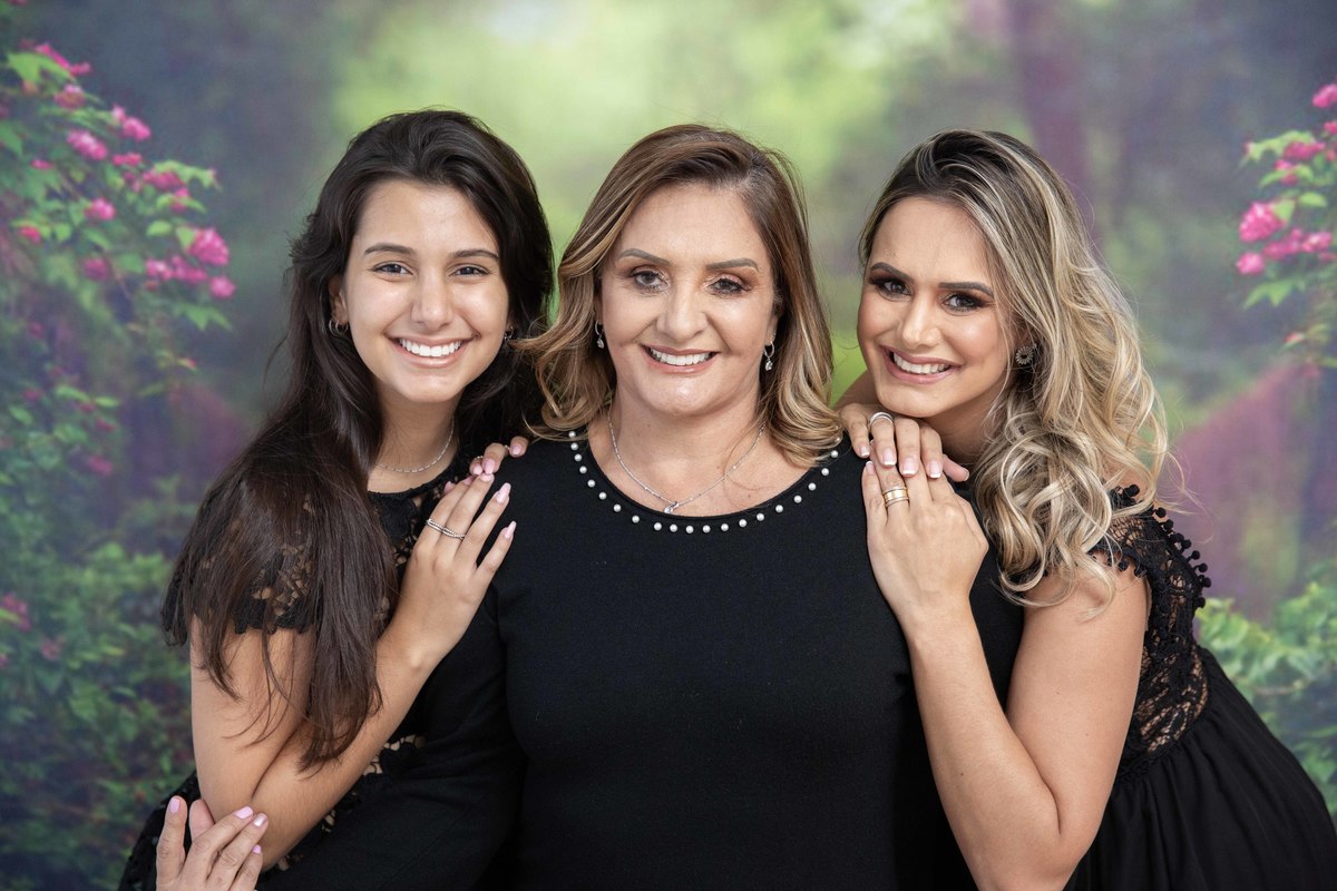 Vovó, mamãe e filha neta um registro fotografico lindo