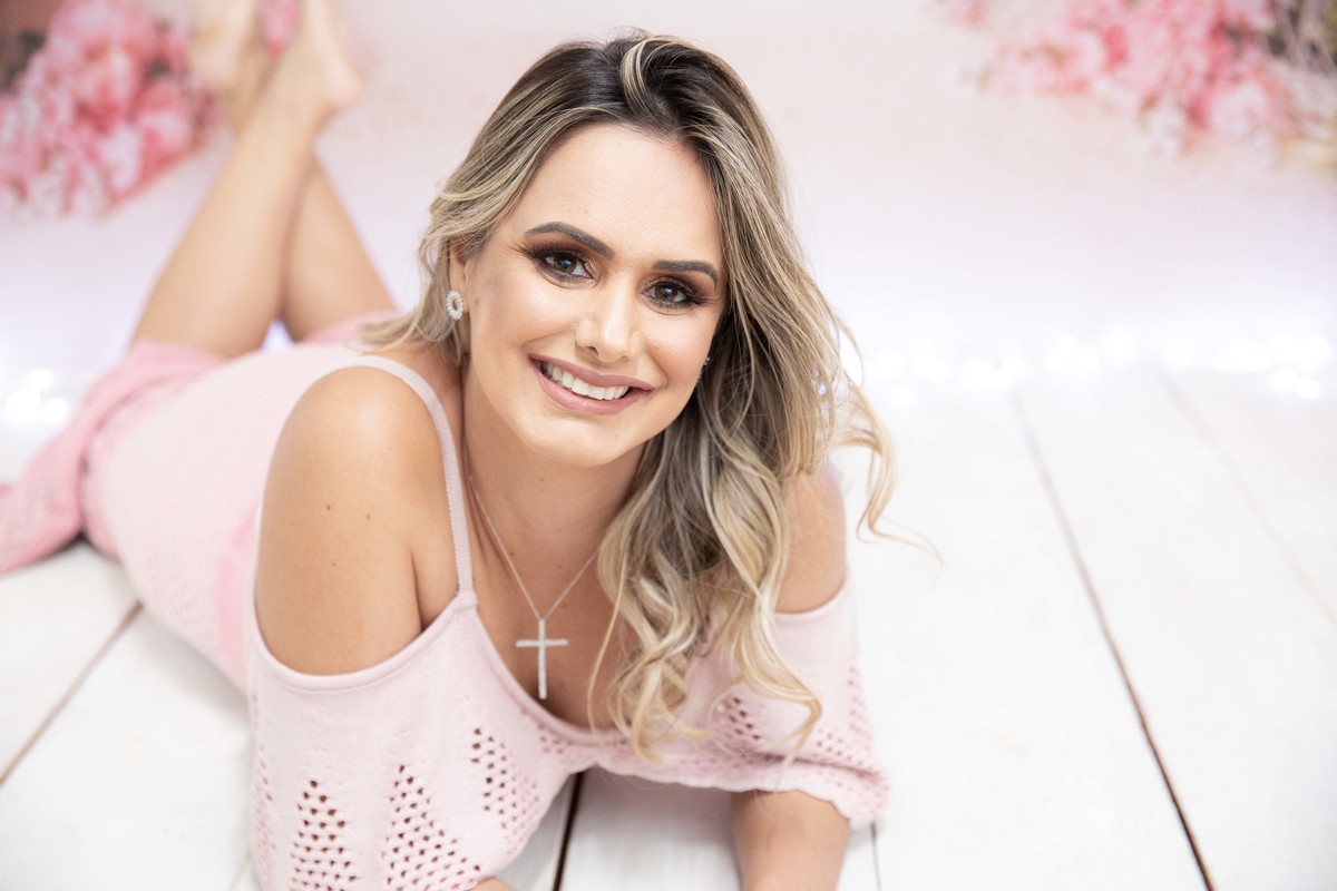 Mamãe linda, cheia de charme em seu ensaio de dia das mães