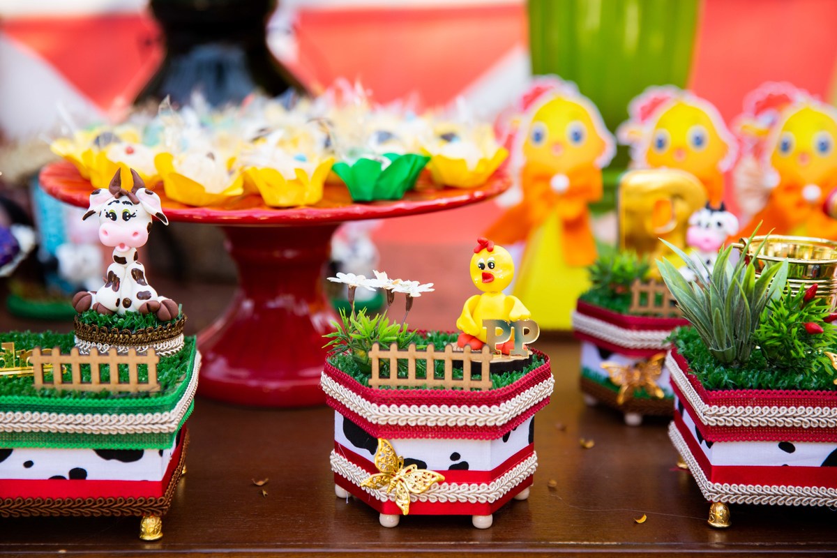 Decoração de mesa galinha vaquinha pintinho tema fazendinha na roça