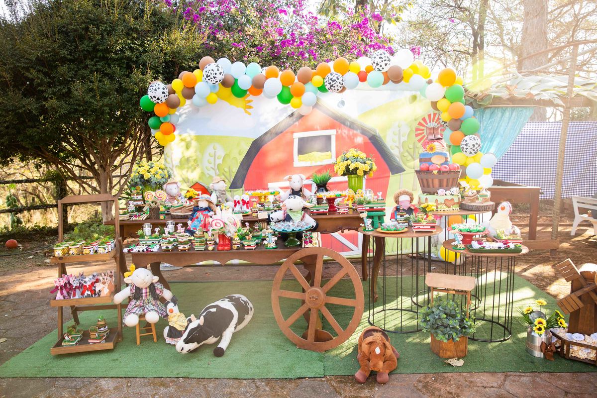 Mesa decorada tema fazendinha na roça