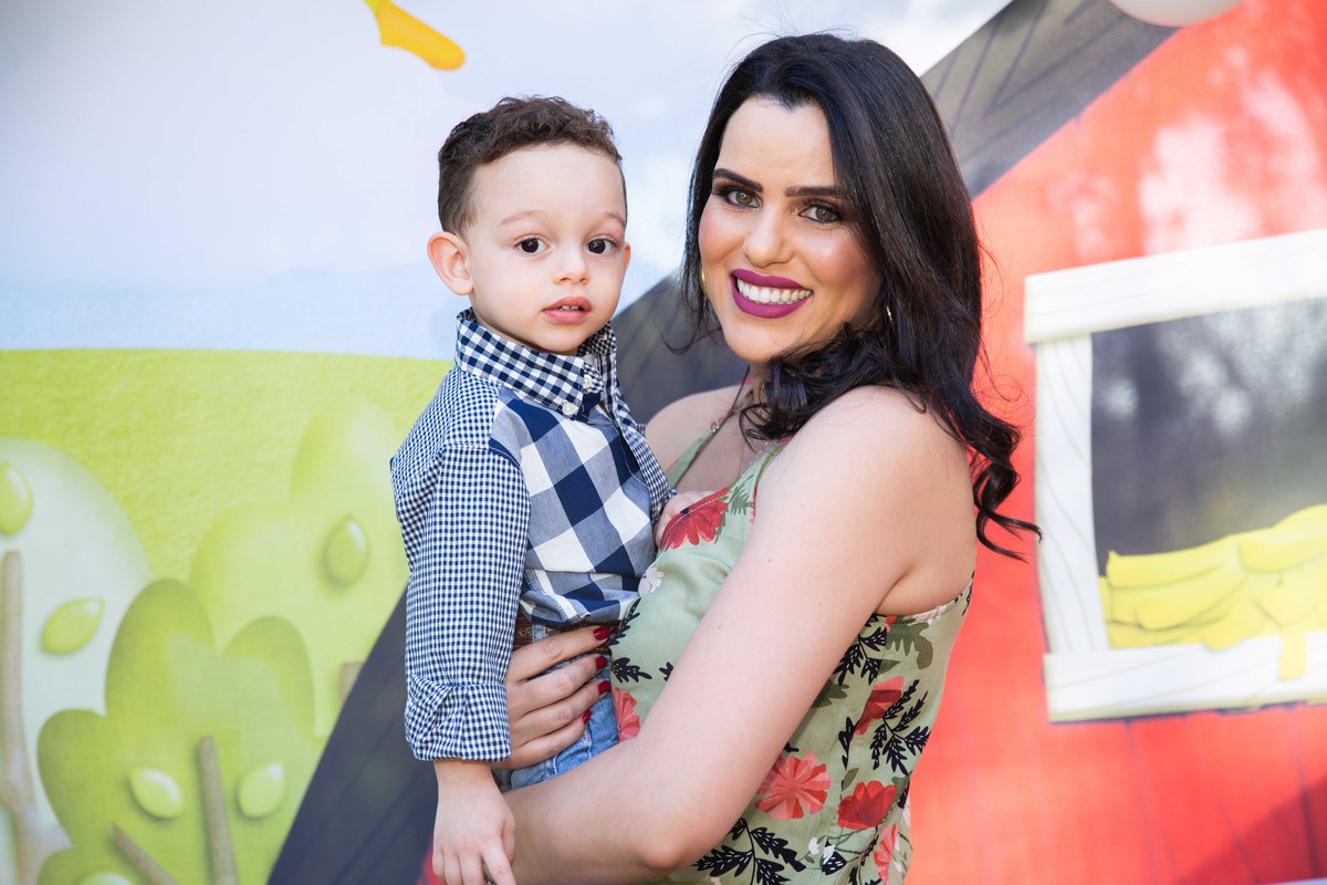 Mamae mãe com aniversariante festa tema fazendinha na roça