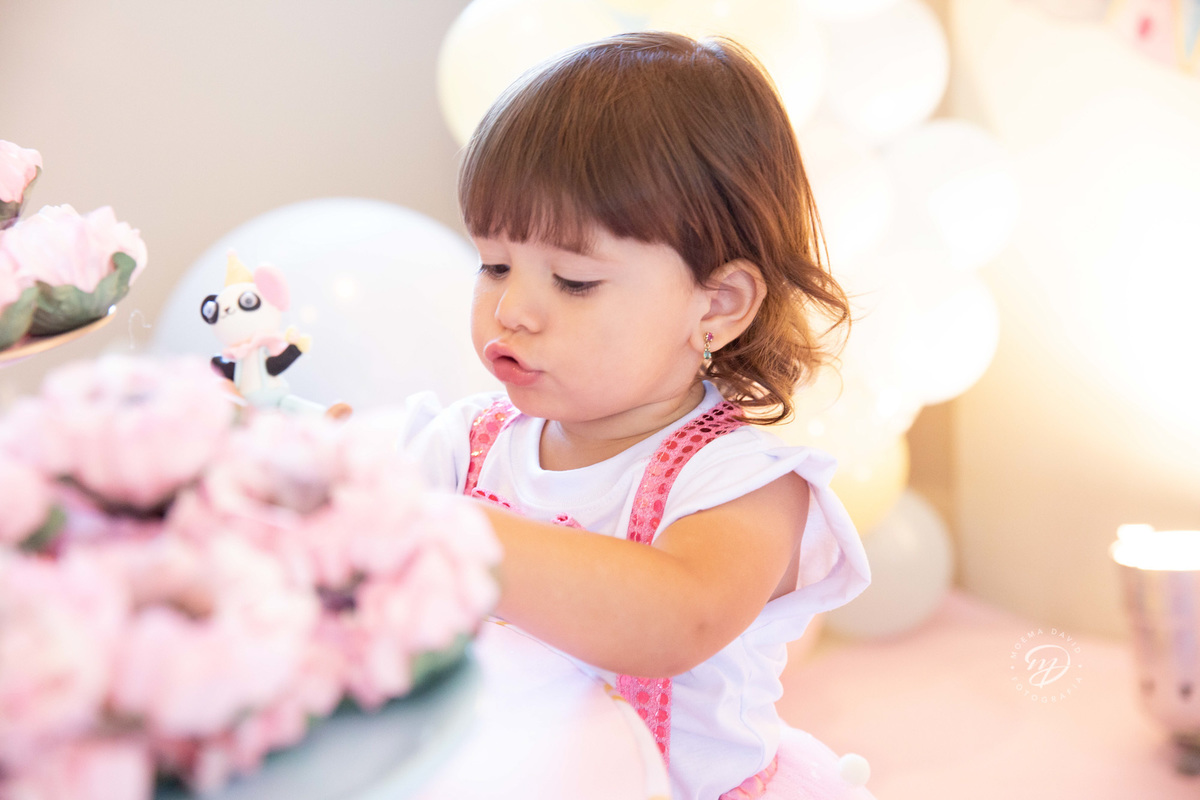 Aniversariante festa circo menina palhacinha fazendo beicinho