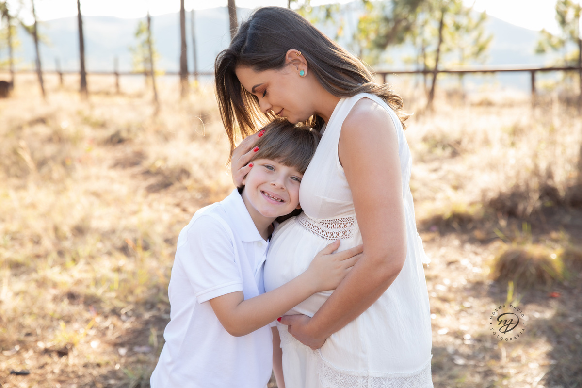 ensaio gestante tia sobrinho beijo abraço