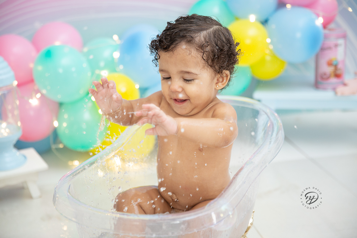 Ebaaa depois do smash the cake um banho delicioso! Vou ficar fresquinha e relaxada! Agora é só diversão!