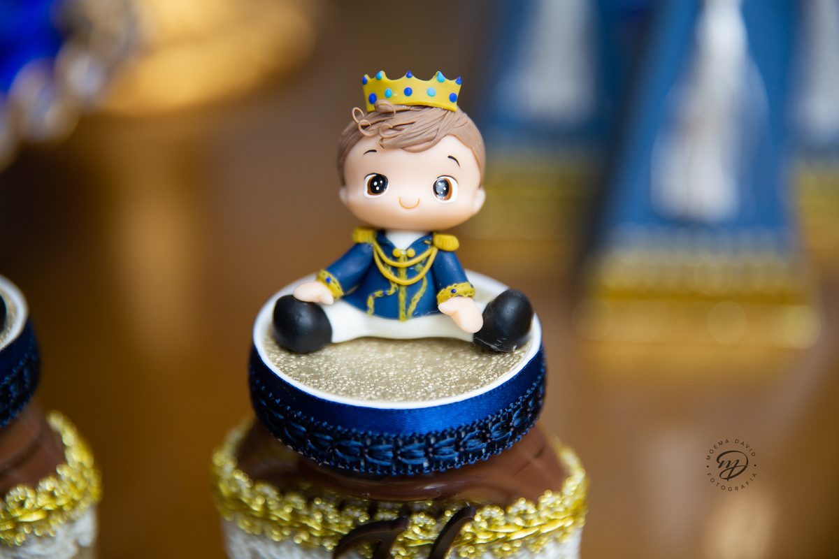 Príncipe de biscuit em potinho de Nutela para a decoração