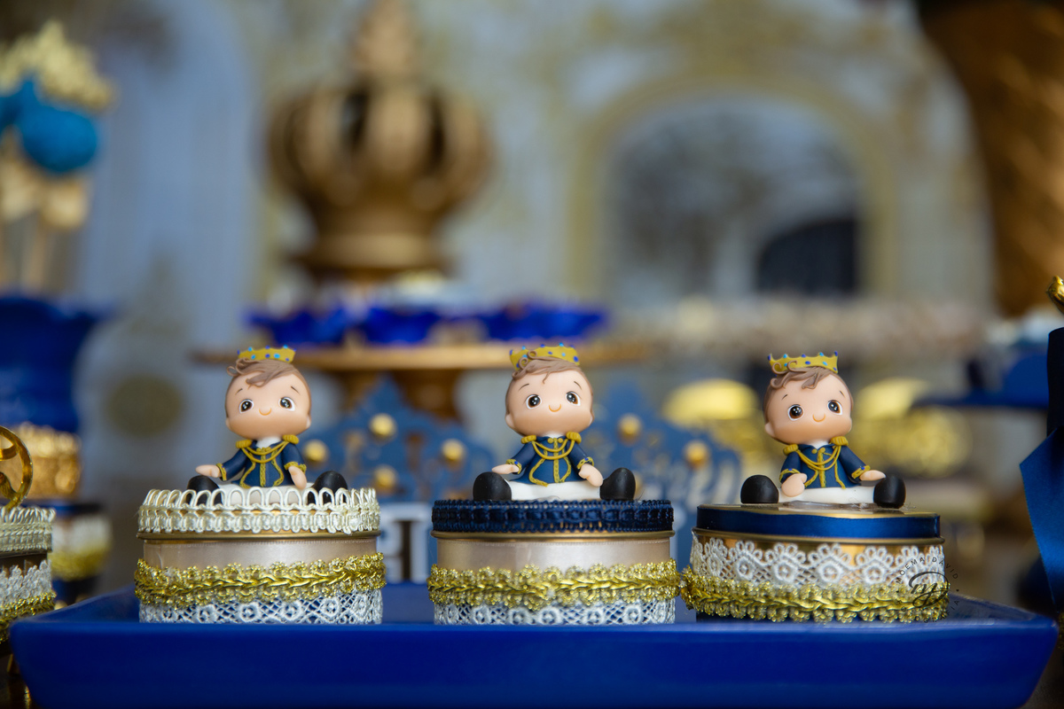 Príncipe de biscuit em potinho de Nutela para a decoração