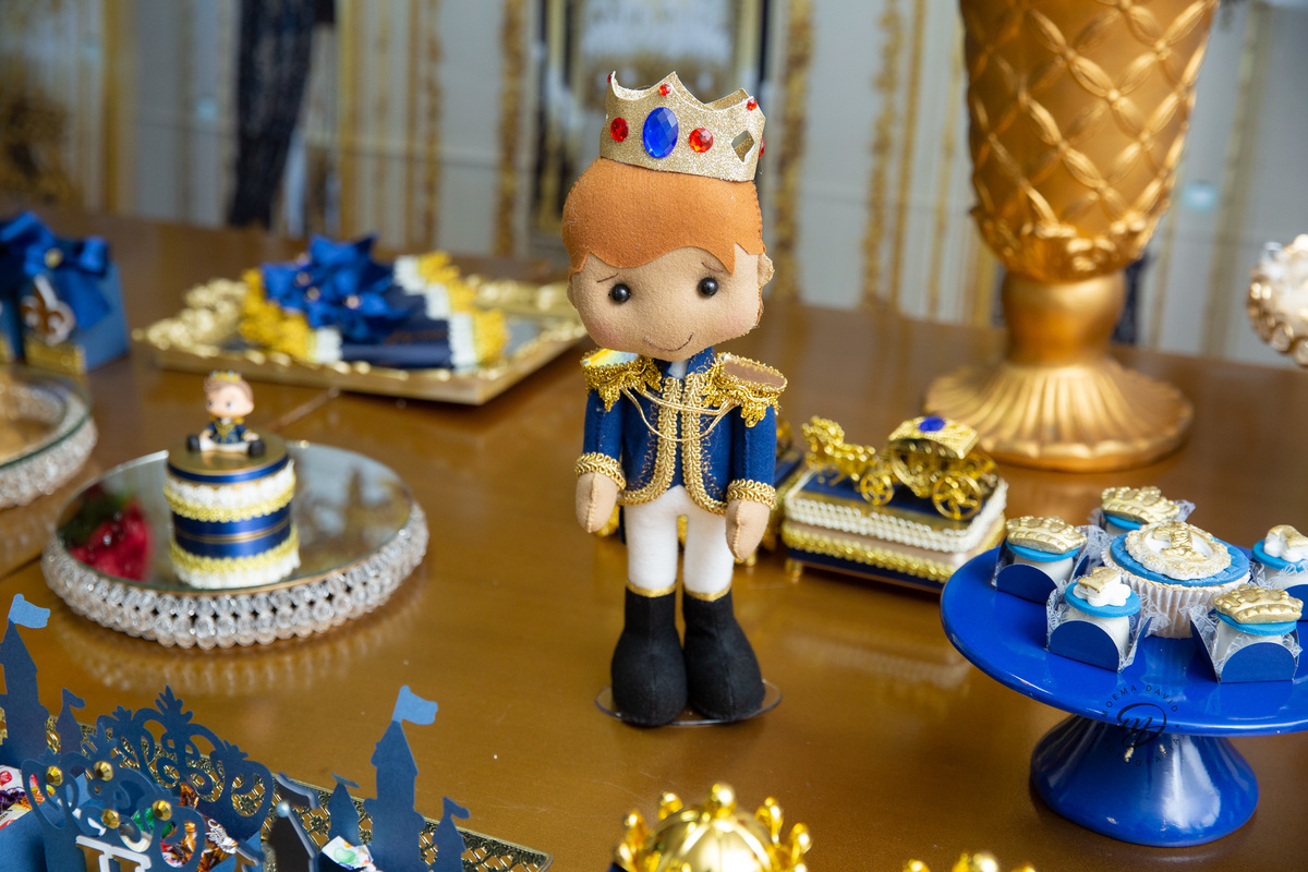 Boneco de feltro que ganhou da sua madrinha