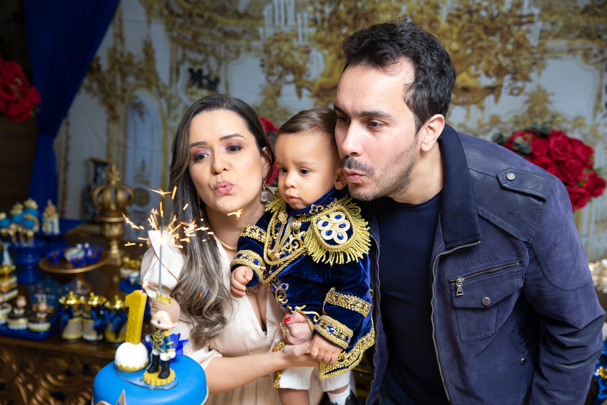 Hora de assoprar as velinhas do príncipe Henrique! 