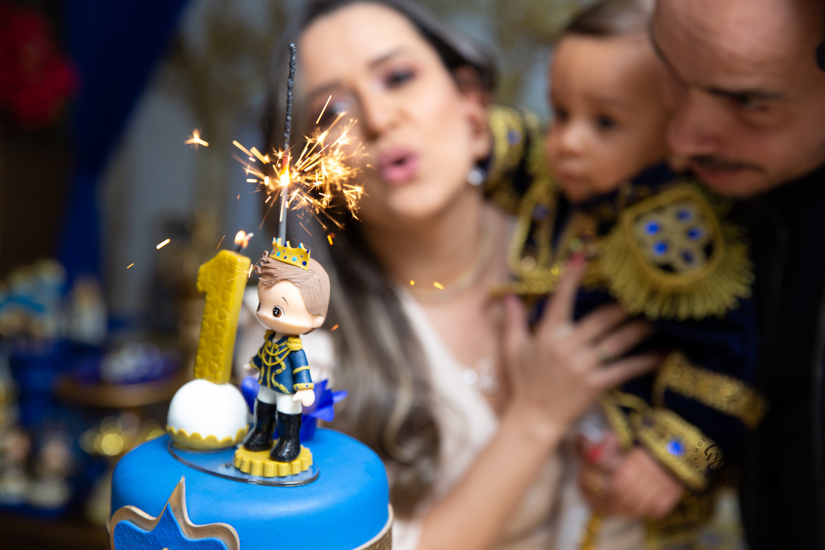 Hora de assoprar as velinhas do príncipe Henrique! Velinha linda!