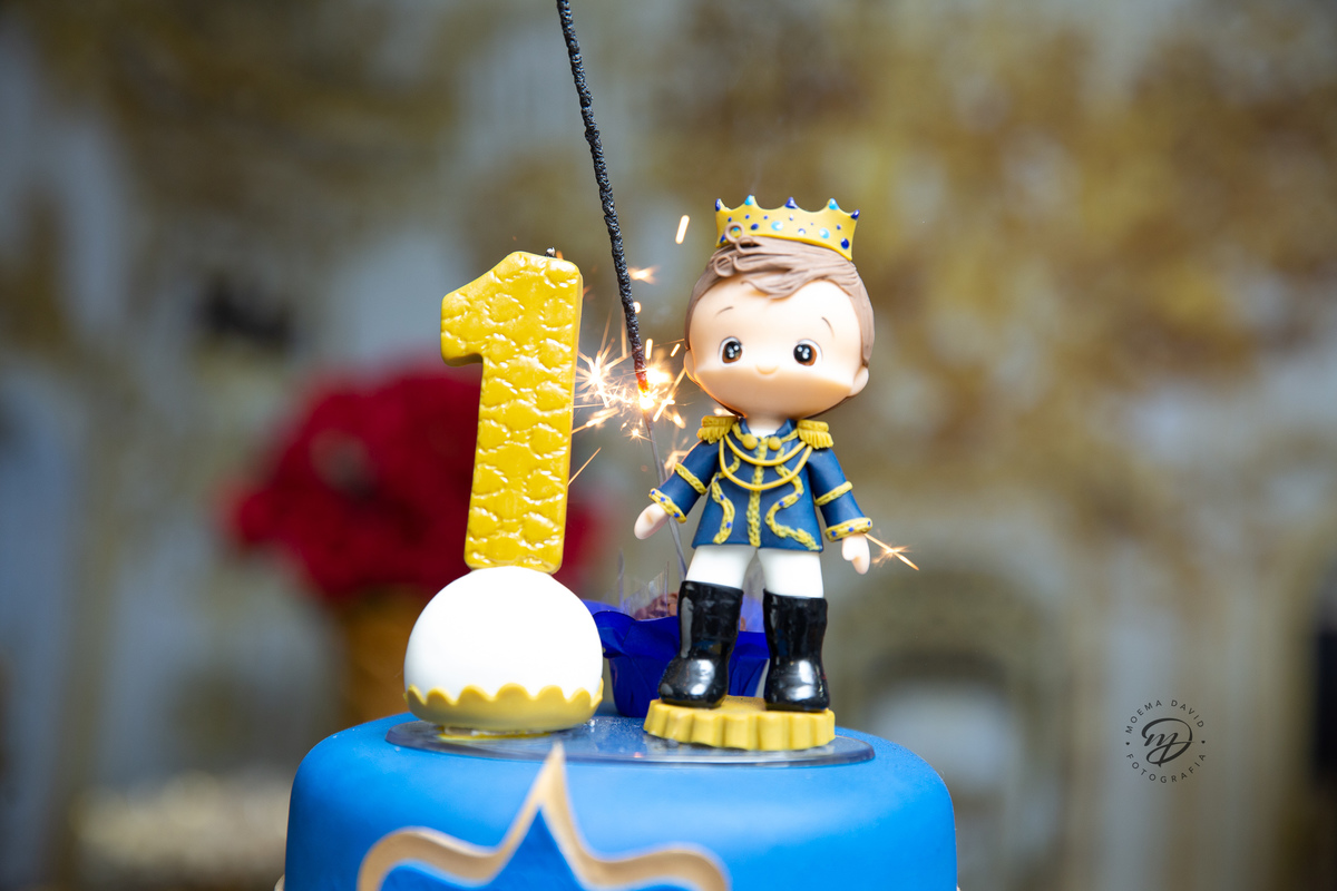 Hora de assoprar as velinhas do príncipe Henrique! Velinha linda!