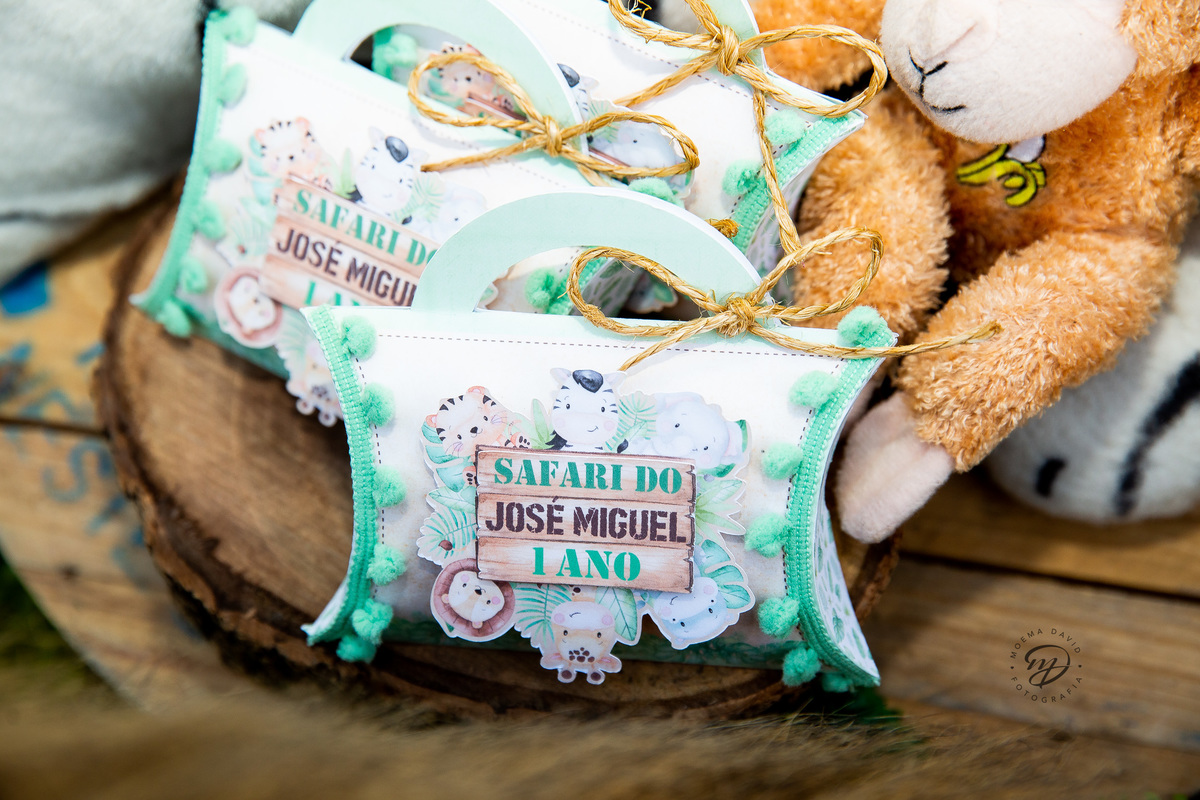 Aniversário Safari Baby: caixinhas lindas personalizadas.