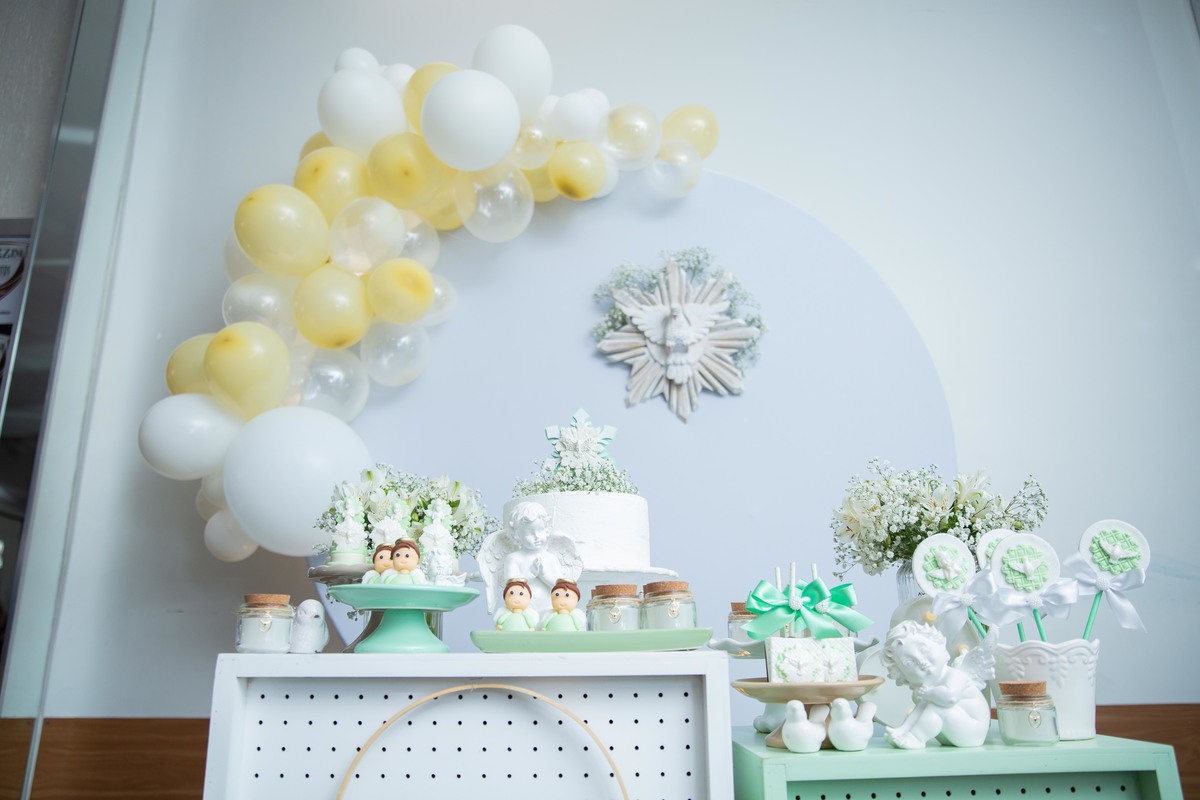 mesa decorada bolo batismo linda