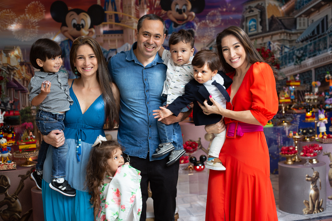 Familiares - festa de aniversário tema da Disney