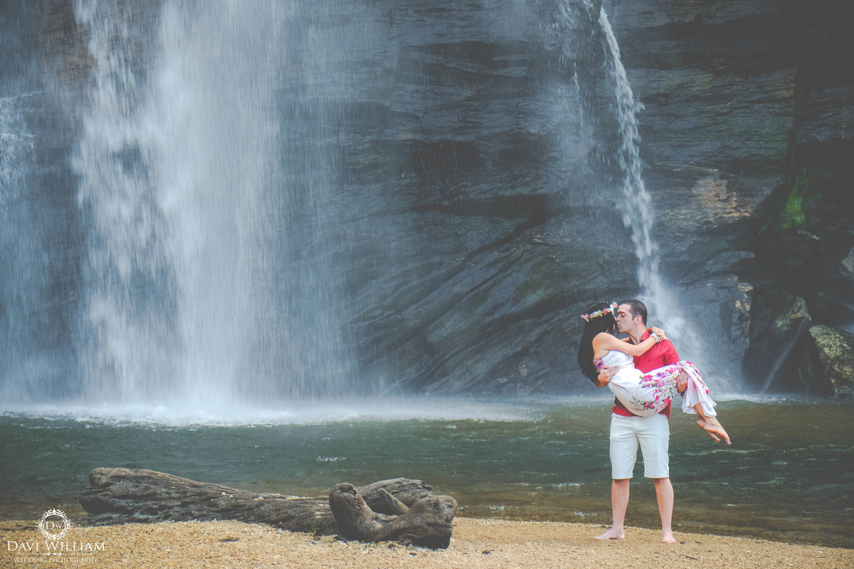 Ensaio de Casal no Salto do Corumbá - Fotógrafo Davi William