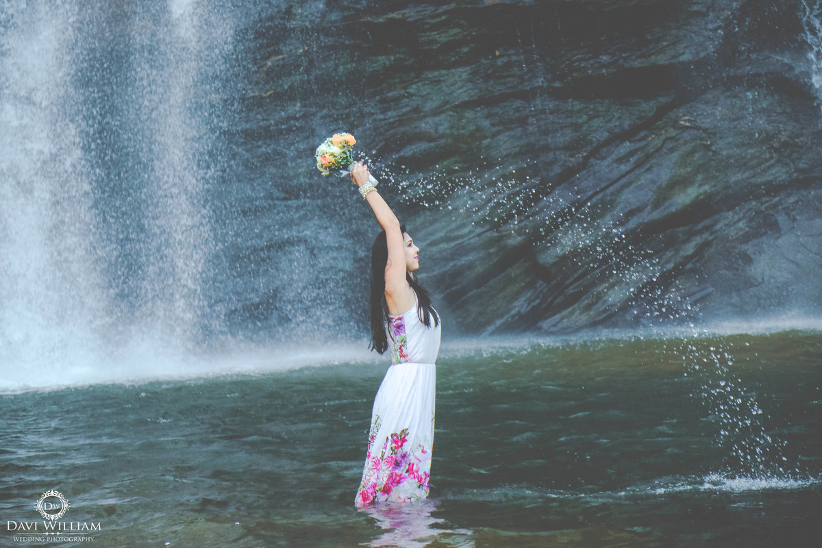 Ensaio de Casal no Salto do Corumbá - Fotógrafo Davi William