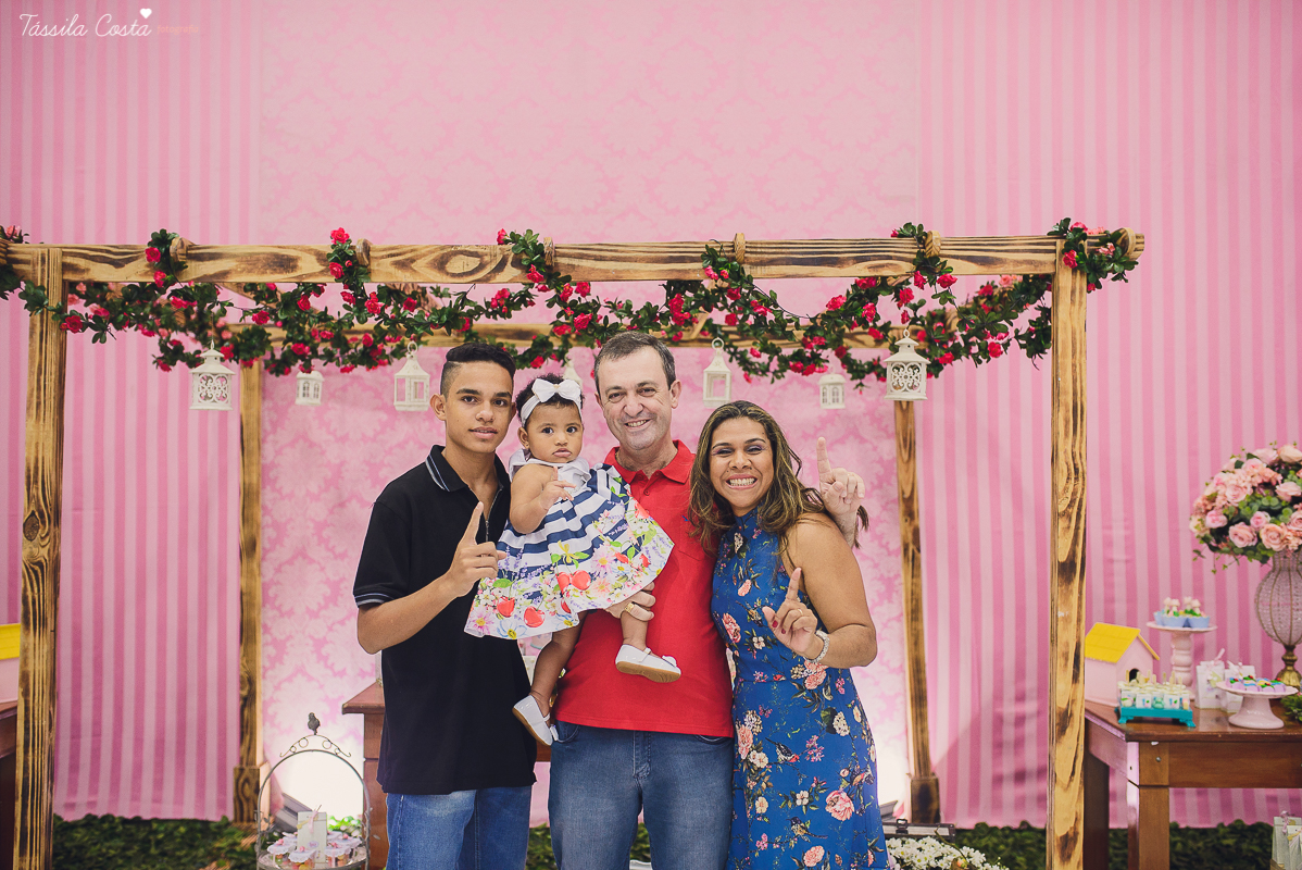festa que toda mãe sonha, aniversário de 1 ano da filha Laís, no cerimonial Zueira Festas, na Praia da Costa, Tássila Costa fotografia, decoração de Muita Farra, promoção de fotos de aniversár