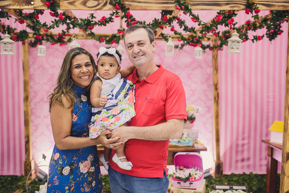 festa que toda mãe sonha, aniversário de 1 ano da filha Laís, no cerimonial Zueira Festas, na Praia da Costa, Tássila Costa fotografia, decoração de Muita Farra, promoção de fotos de aniversár