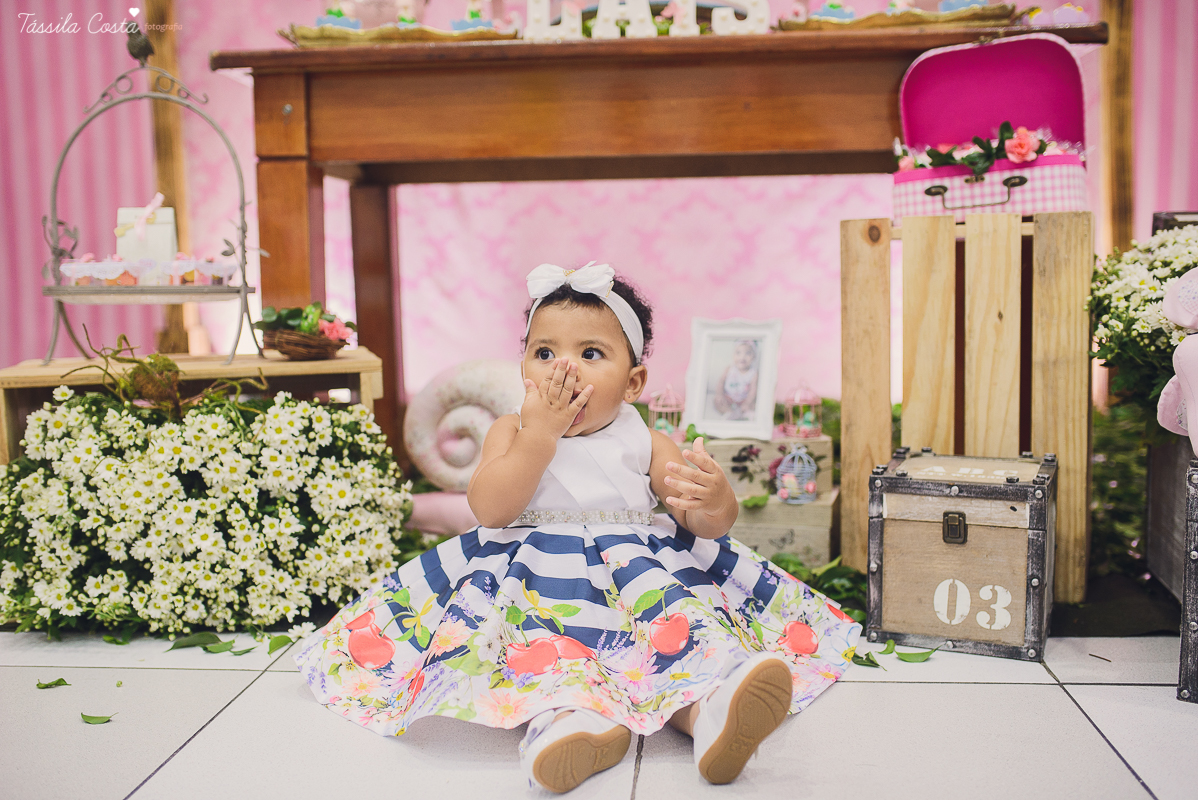 festa que toda mãe sonha, aniversário de 1 ano da filha Laís, no cerimonial Zueira Festas, na Praia da Costa, Tássila Costa fotografia, decoração de Muita Farra, promoção de fotos de aniversár