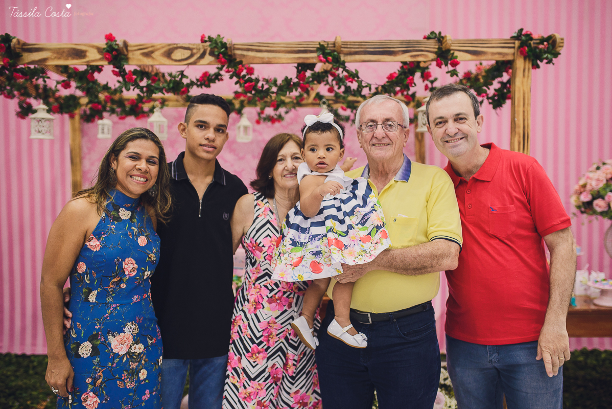 festa que toda mãe sonha, aniversário de 1 ano da filha Laís, no cerimonial Zueira Festas, na Praia da Costa, Tássila Costa fotografia, decoração de Muita Farra, promoção de fotos de aniversár