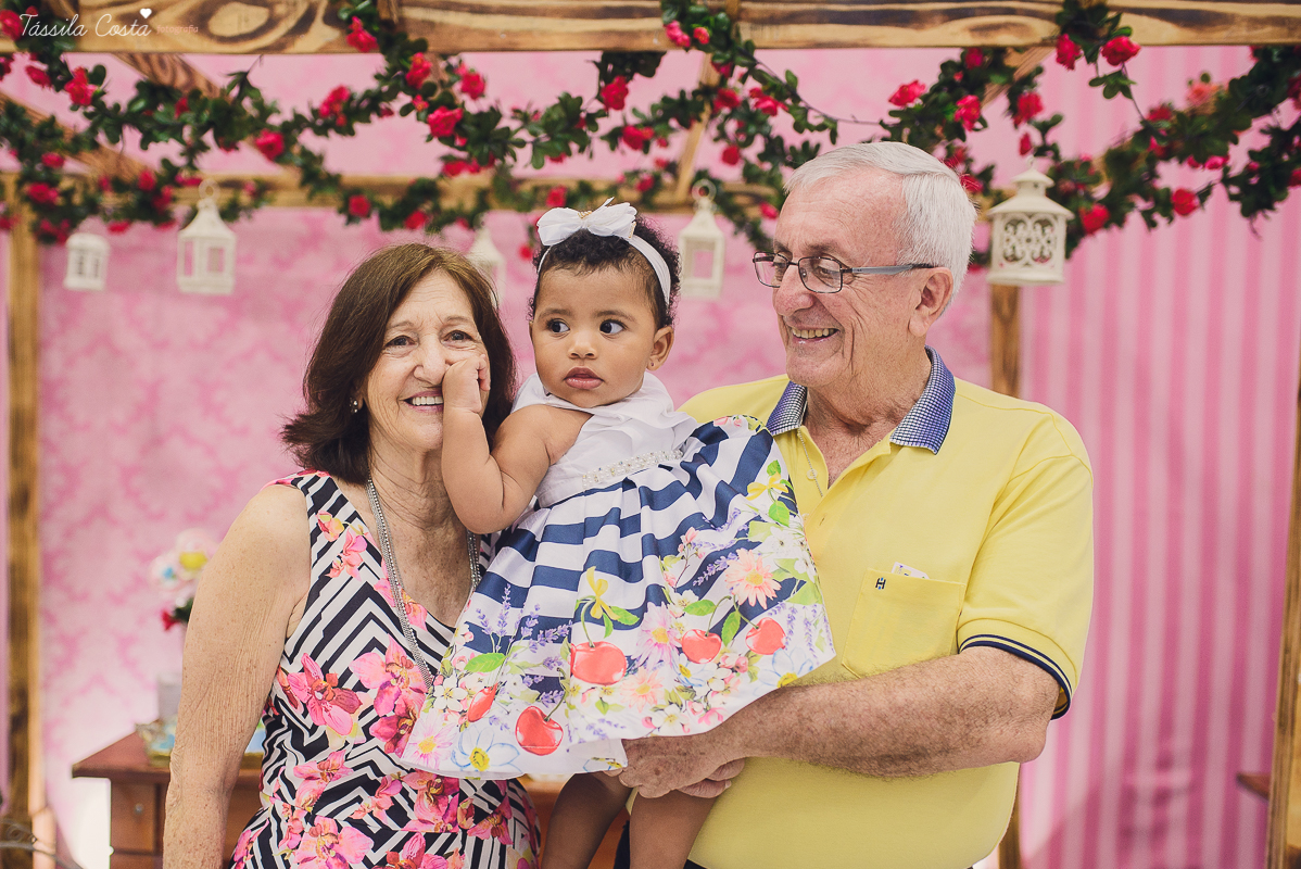 festa que toda mãe sonha, aniversário de 1 ano da filha Laís, no cerimonial Zueira Festas, na Praia da Costa, Tássila Costa fotografia, decoração de Muita Farra, promoção de fotos de aniversár