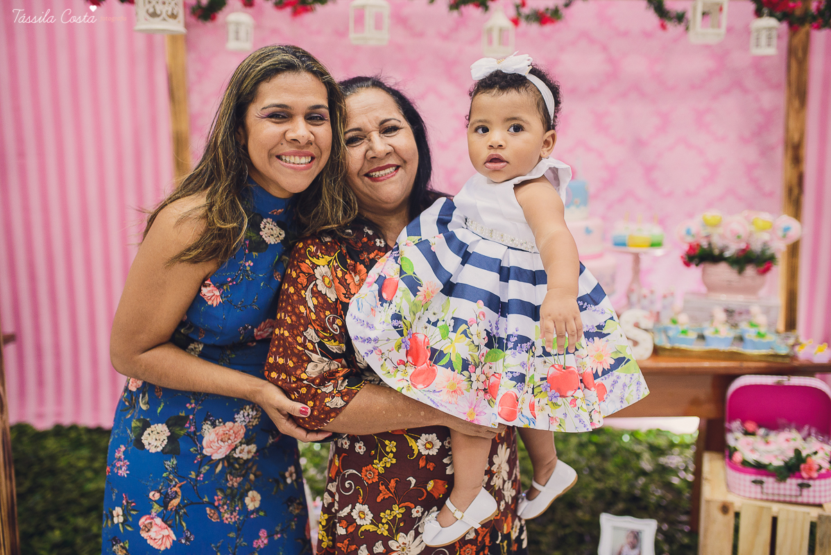 festa que toda mãe sonha, aniversário de 1 ano da filha Laís, no cerimonial Zueira Festas, na Praia da Costa, Tássila Costa fotografia, decoração de Muita Farra, promoção de fotos de aniversár