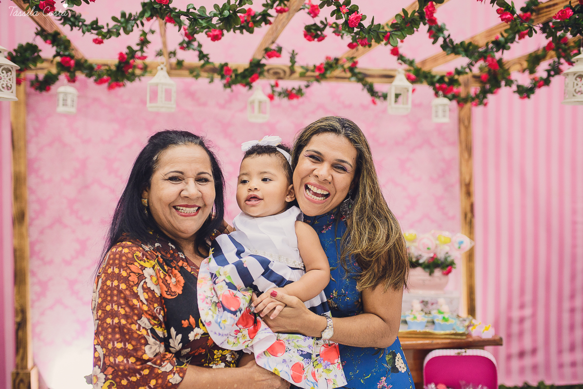 festa que toda mãe sonha, aniversário de 1 ano da filha Laís, no cerimonial Zueira Festas, na Praia da Costa, Tássila Costa fotografia, decoração de Muita Farra, promoção de fotos de aniversár