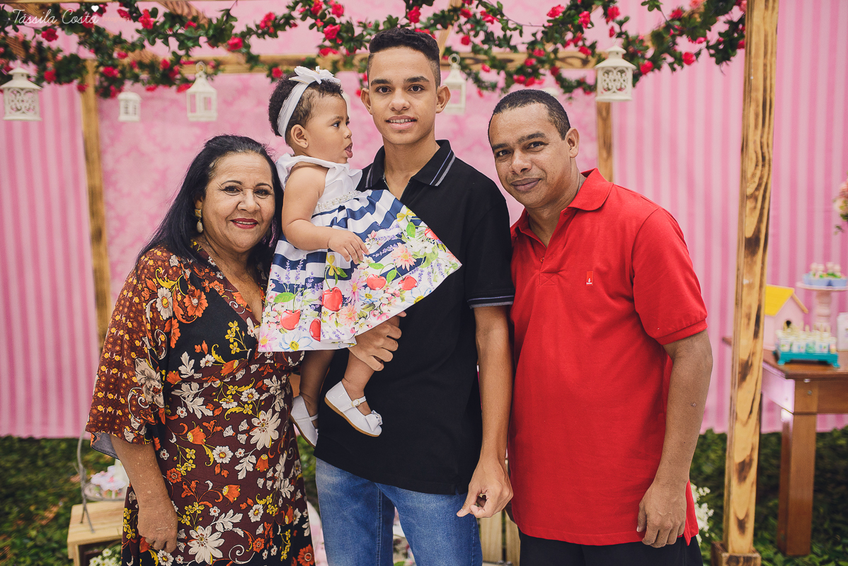 festa que toda mãe sonha, aniversário de 1 ano da filha Laís, no cerimonial Zueira Festas, na Praia da Costa, Tássila Costa fotografia, decoração de Muita Farra, promoção de fotos de aniversár