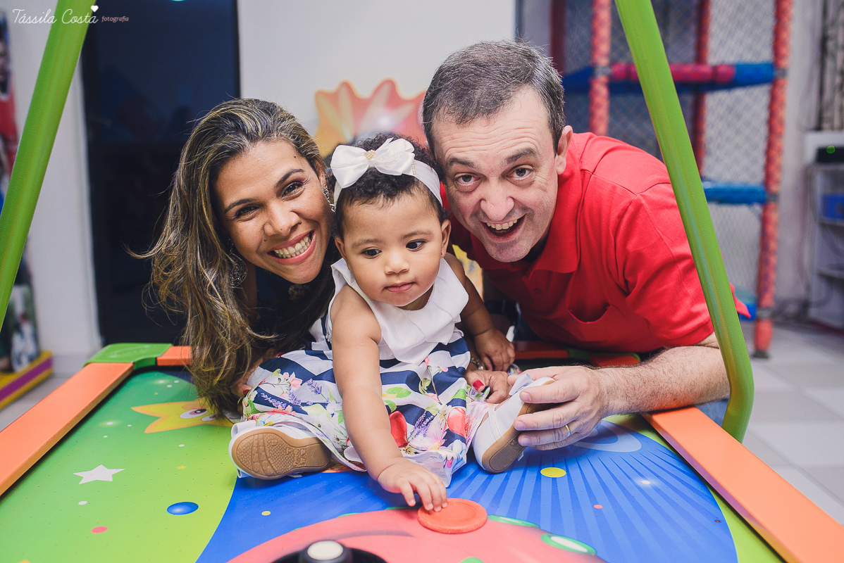 festa que toda mãe sonha, aniversário de 1 ano da filha Laís, no cerimonial Zueira Festas, na Praia da Costa, Tássila Costa fotografia, decoração de Muita Farra, promoção de fotos de aniversár