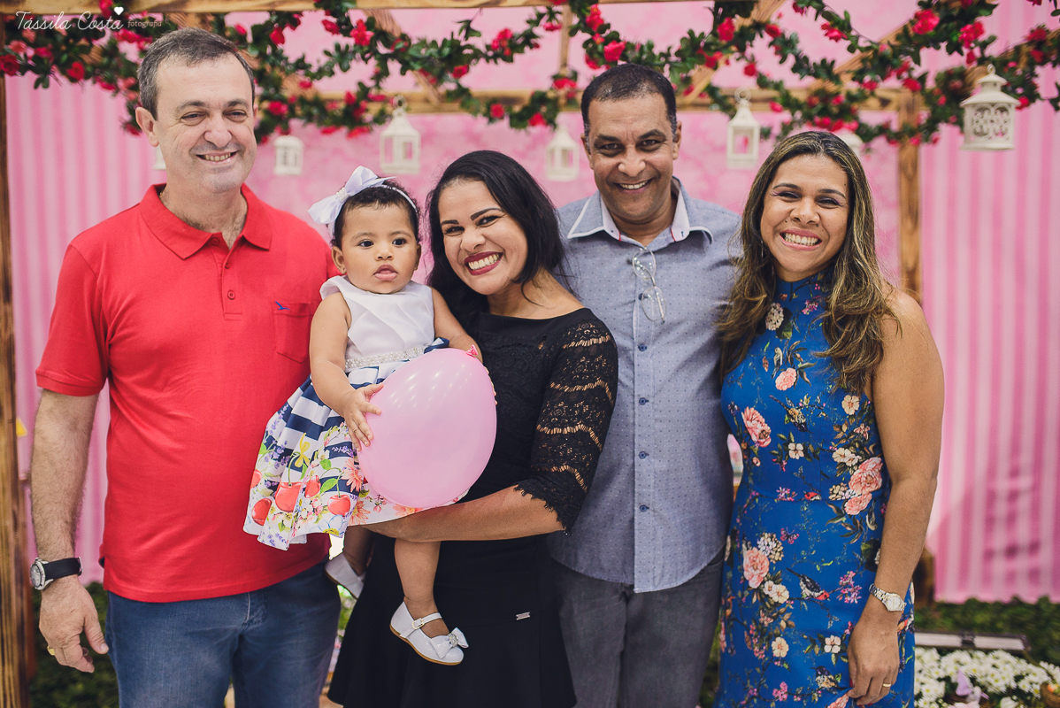 festa que toda mãe sonha, aniversário de 1 ano da filha Laís, no cerimonial Zueira Festas, na Praia da Costa, Tássila Costa fotografia, decoração de Muita Farra, promoção de fotos de aniversár