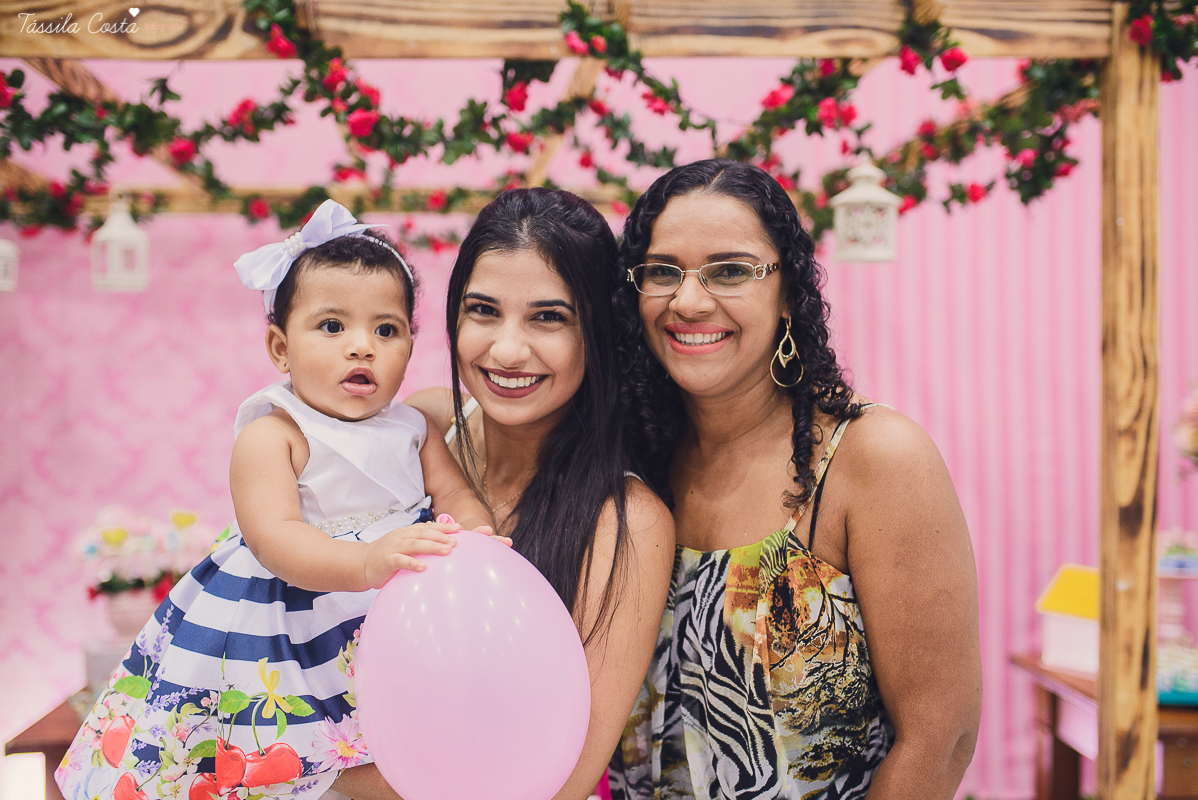 festa que toda mãe sonha, aniversário de 1 ano da filha Laís, no cerimonial Zueira Festas, na Praia da Costa, Tássila Costa fotografia, decoração de Muita Farra, promoção de fotos de aniversár