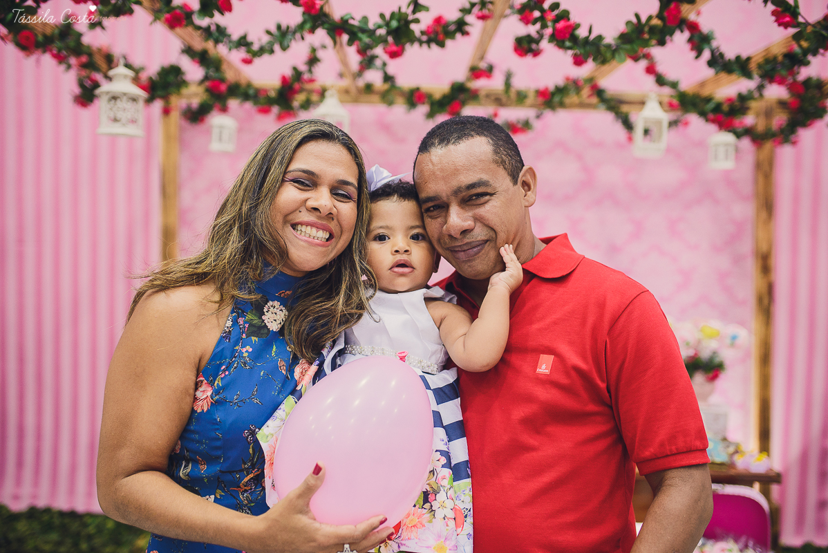 festa que toda mãe sonha, aniversário de 1 ano da filha Laís, no cerimonial Zueira Festas, na Praia da Costa, Tássila Costa fotografia, decoração de Muita Farra, promoção de fotos de aniversár