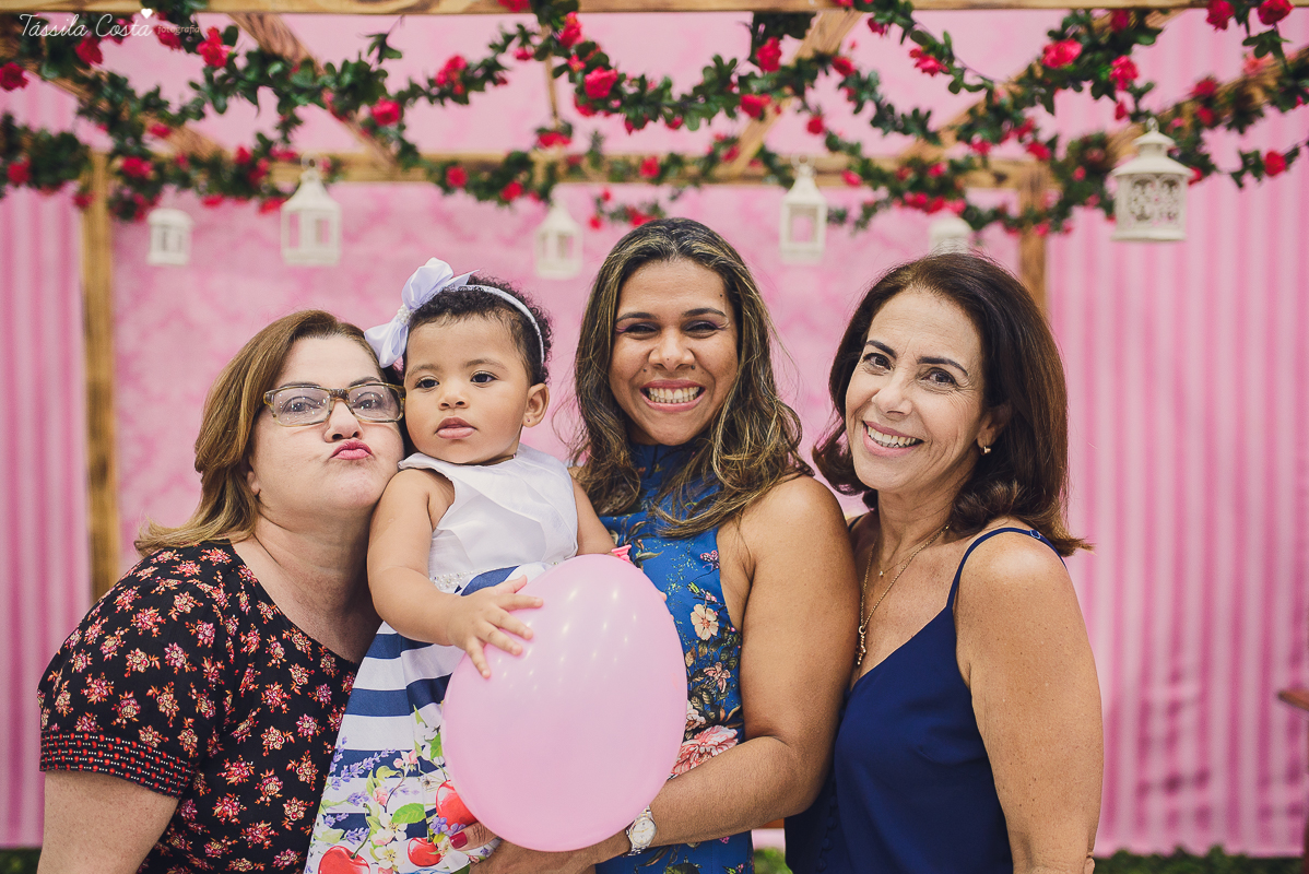 festa que toda mãe sonha, aniversário de 1 ano da filha Laís, no cerimonial Zueira Festas, na Praia da Costa, Tássila Costa fotografia, decoração de Muita Farra, promoção de fotos de aniversár
