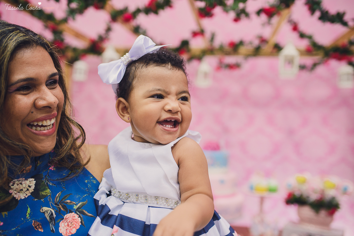 festa que toda mãe sonha, aniversário de 1 ano da filha Laís, no cerimonial Zueira Festas, na Praia da Costa, Tássila Costa fotografia, decoração de Muita Farra, promoção de fotos de aniversár